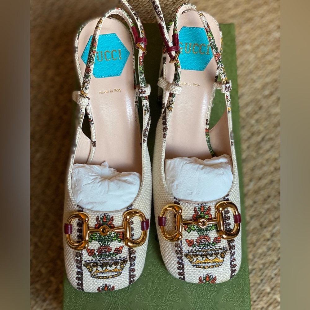 Rare, excellent condition Gucci Merida Crowns/Malaga Style, size 6.5, multicolor